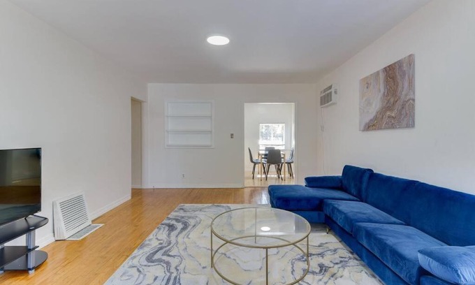 Rampart Village House | 2 Bedroom Mid-Wilshire Charmer close to Downtown