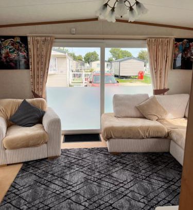 Walton on the Naze Ski Chalet | 2 Bedroom Mini Lodge near the beach