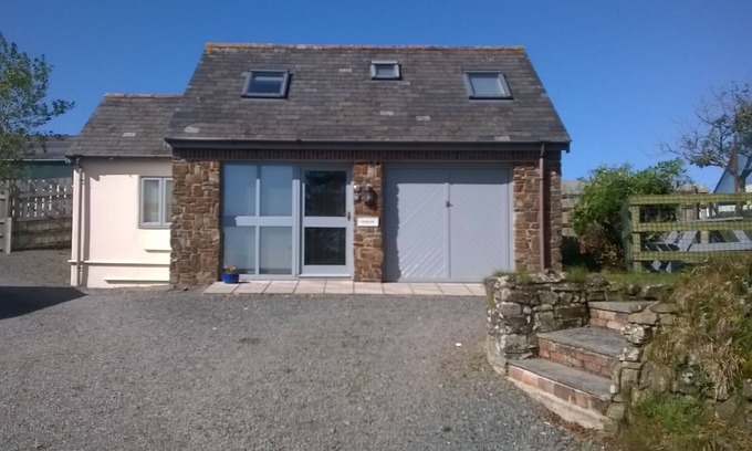 Bude House | 2 bedroom modern property in peaceful location close to the golf course