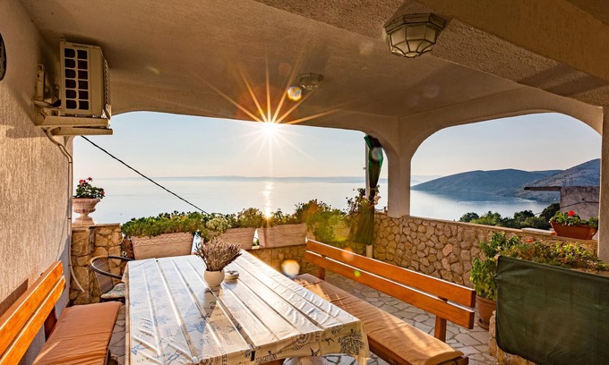 Stara Baska Apartment | 2 bedroom nice apartment in Stara Baska