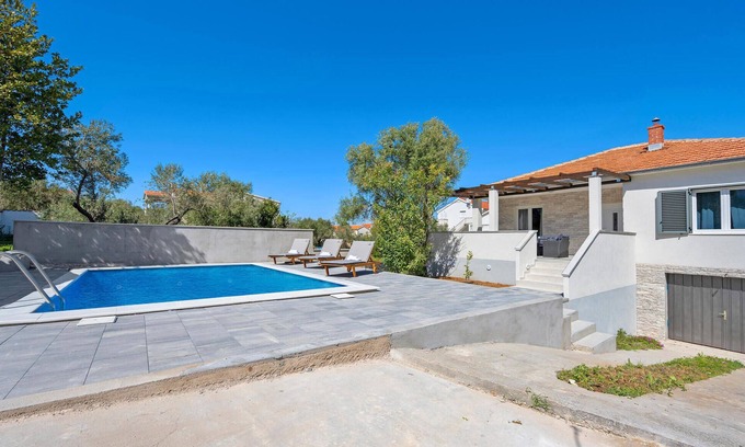 Susica House | 2 bedroom nice home in Betina