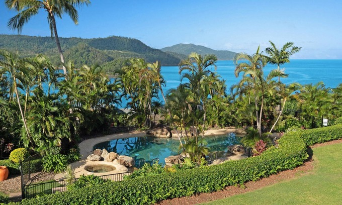 Hamilton Island Apartment | 2 bedroom oceanview apartment with golf buggy