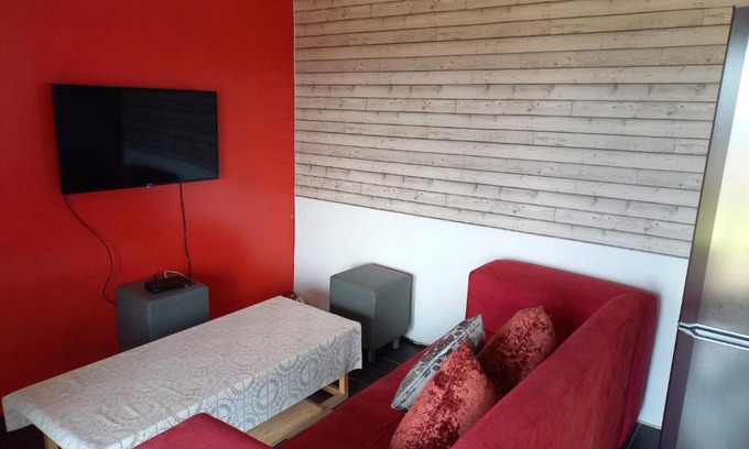 South Durban Apartment | 2 Bedroom Residential Home, along the coast.