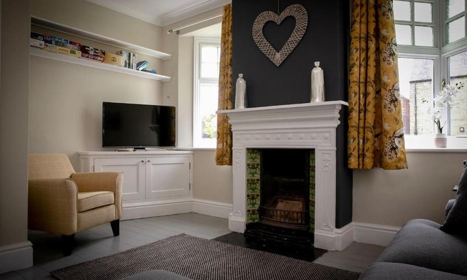 Stamford House | 2 bedroom Stamford home with parking