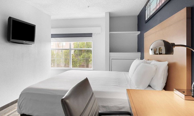 Gateway Apartment | 2 Bedroom Suite - Domain area with a pool