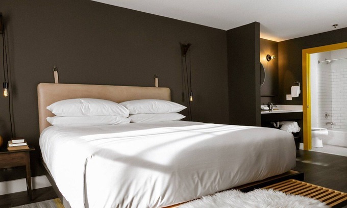 Rutledge Hill Hotel | 2 Bedroom Suite: Downtown Nashville, Full Kitchen & Living Room