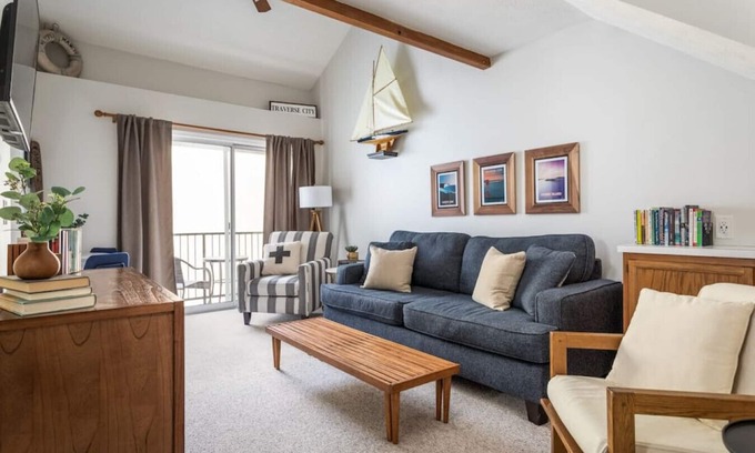 Traverse City House | 2-Bedroom Townhouse Next to TART Trail & Close to Downtown TC!