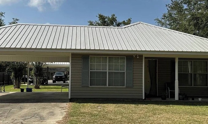 Gulfport House | 2-bedroom vacation home just 20 minutes from Beau Rivage Casino