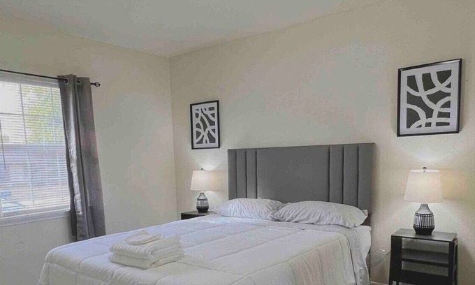 Central Oklahoma City Apartment | 2 bedroom with fenced yard near the ZOO