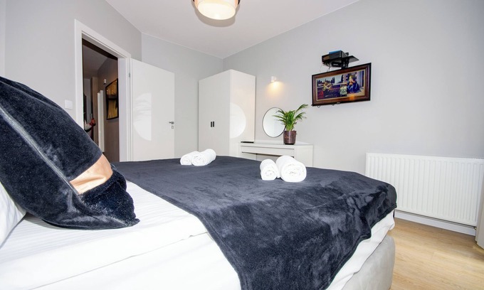 City Centre Apartment | 2-bedrooms Apartment with the Air-con, balcony in the City Center