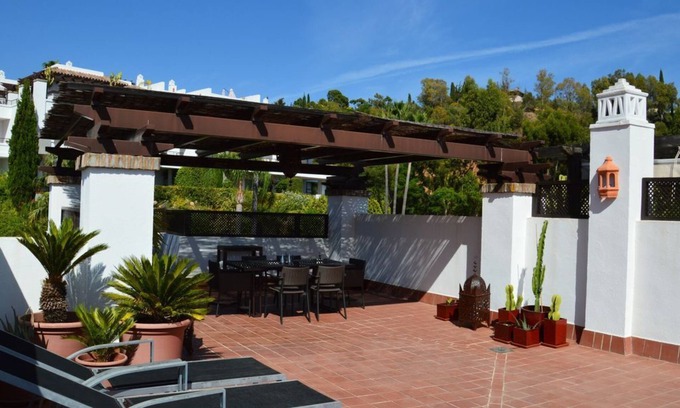 Benahavis Apartment | 2 bedrooms on Golf: quiet close to the beaches of Marbella and Puerto Banus