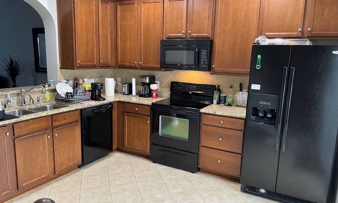 Belmont House | 2 beds 3 baths home with fenced yard. Great location!