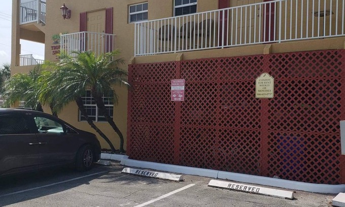 Fort Myers Beach Condo | 2 BR BEAUTY ON BEACH SIDE 2550 Estero Blvd.