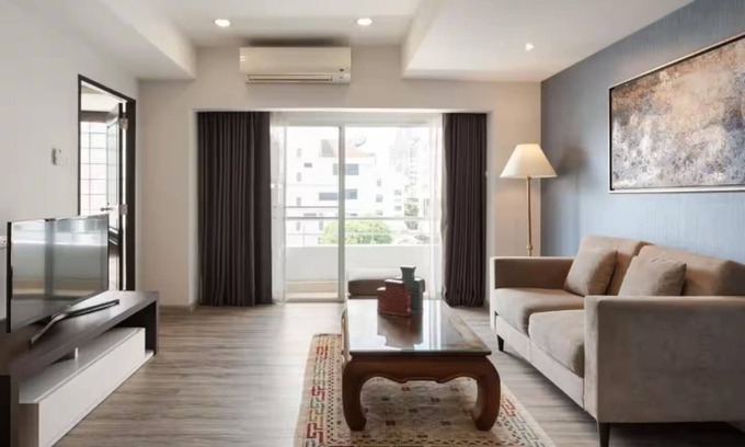 Ploenchit Condo | 2 BR Ruamrudee/service/Monthly