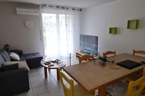 Verdun Apartment | 2 Chambres-Phonique-Parking sécurisé-Climatisation-DALLE BETON- Géré par Presta-Zen'Services