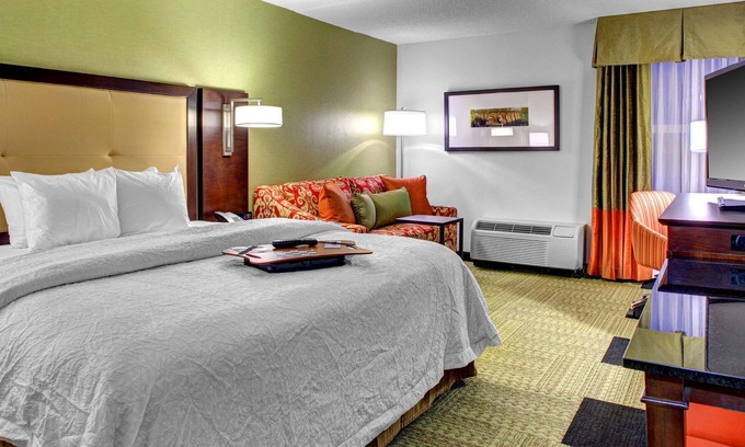 The Vista House | 2 Connecting Suites with Two Beds and One Sofabed at a Full Service Hotel by Suiteness