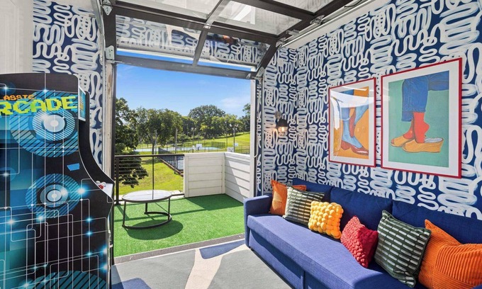 Eighth Avenue House | 2 Homes Downtown Great for Big Groups!