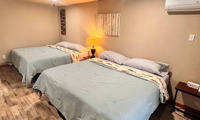 Paris Cabin | 2 KING Beds Cabin #61 on Mount Magazine