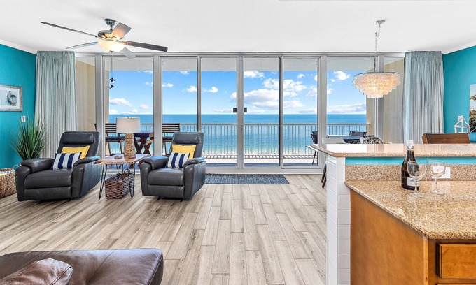 Gulf Shores Condo | 2 KING SUITES, PENTHOUSE LEVEL, 28' WALL OF WINDOWS, BEACH VIEW & 5-STAR REVIEWS