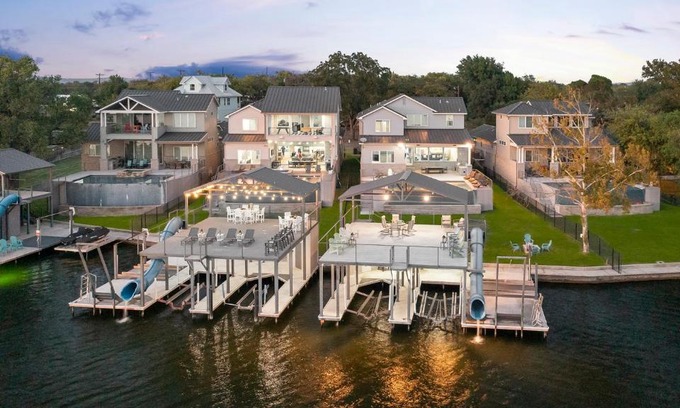 Kingsland House | 2 Luxury Waterfront Houses Side by Side