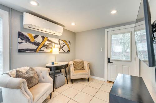 East Hill Apartment | 2 Mi to Dtwn Pensacola Dog-Friendly Apartment