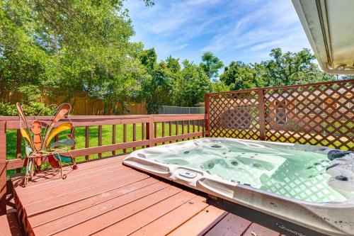 Tallahassee House | 2 Mi to FSU and FAMU Home with Spacious Deck!