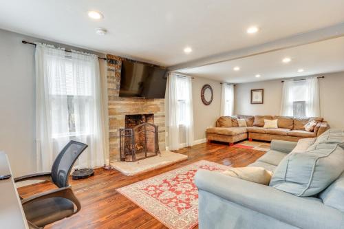 Foxboro House | 2 Mi to Gillette Stadium Foxborough Retreat!