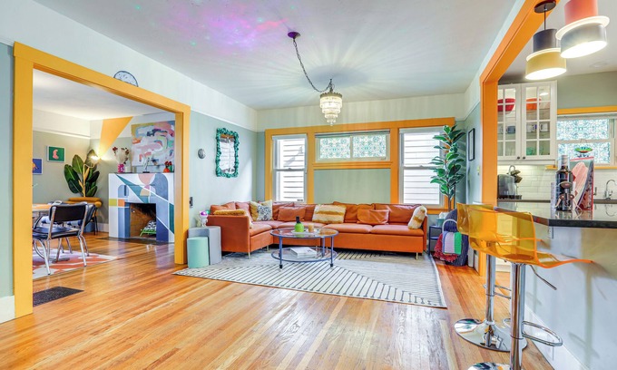 New Era Park House | 2 Mi to Golden 1 Center: Historic Home w/Deck!