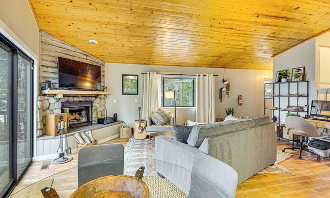 Arrowhead Villas House | 2 Mi to Lake Arrowhead: Treetop Retreat w/Deck