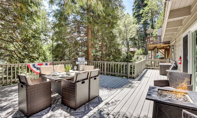 Arrowhead Villas Cabin | 2 Mi to Lake Arrowhead: Pet-Friendly Cabin