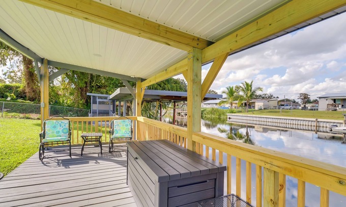 Taylor Creek House | 2 Mi to Lake Okeechobee: Waterfront Home w/Deck!