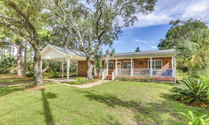 Panacea House | 2 Mi to Mashes Sands Beach: Quiet Home w/Dock!