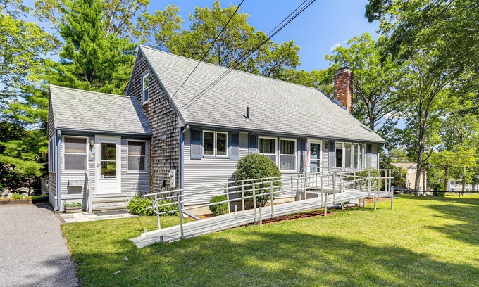 Attleboro House | 2 Mi to New England Sports Village - Quiet Home