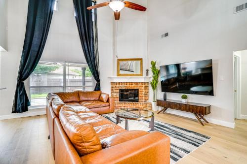Burleson House | 2 Mi to Old Town Spacious Burleson Vacation Home