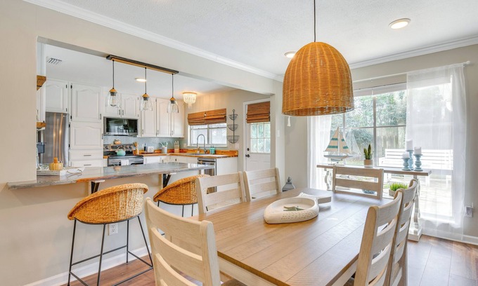 Fort Walton Beach House | 2 Mi to Shore: Modern Retreat in Fort Walton Beach