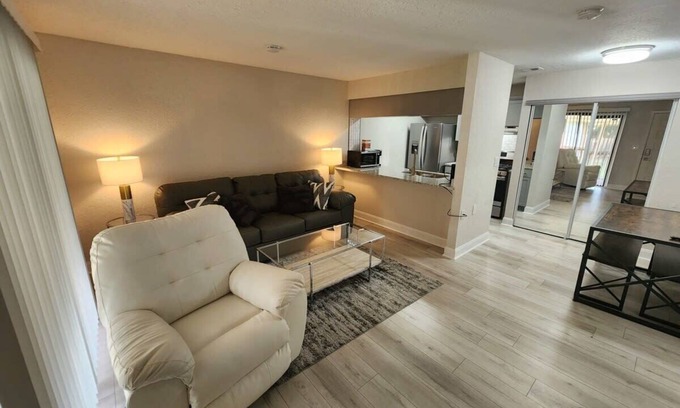 Tallahassee Apartment | 2 miles to FSU, TSC, and FAMU!