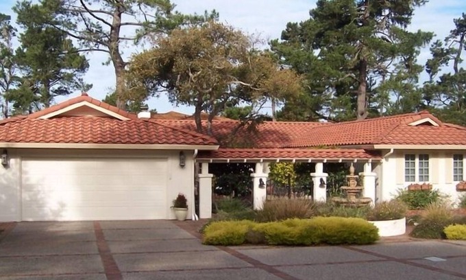 Del Monte Forest House | 2 min drive to the beach/17 Mile Drive