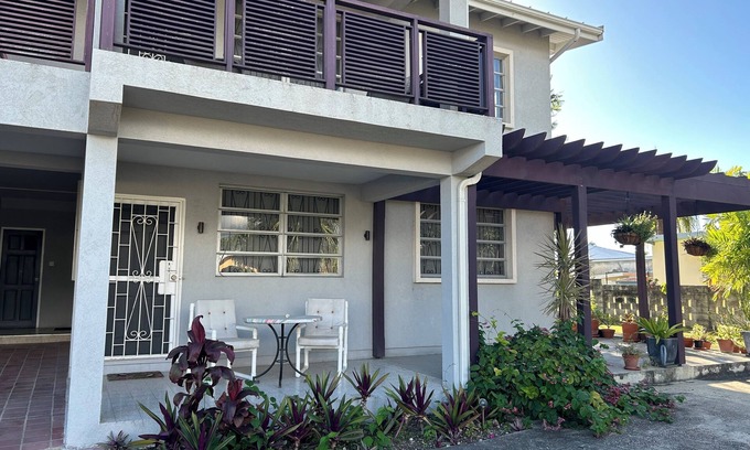 Durants Apartment | 2 minute walk to Brighton's Beach, Apt on a quiet street