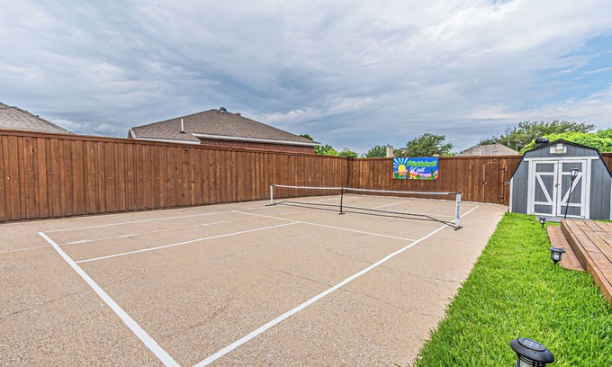 Rowlett House | 2 minutes from lake, Pickleball, Hot Tub, Pool table!