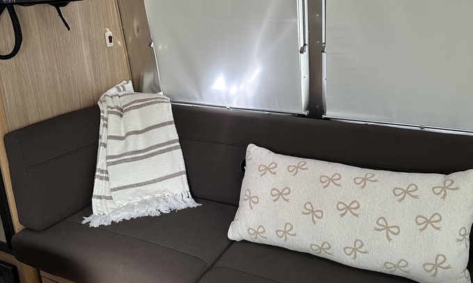 Woodstock House | 2 Mustangs RV in Woodstock