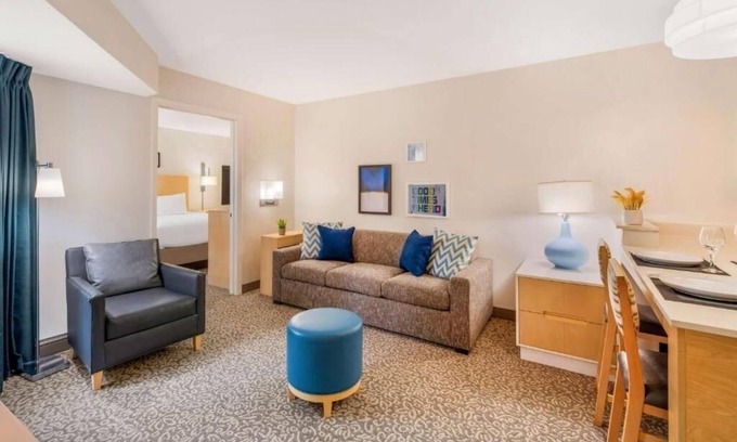 Arrowood Hotel | 2 Pet-Loving Apartment-Style Suites – Shop Near Charlotte Premium Outlets