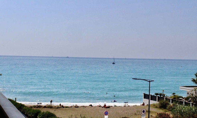Villeneuve Loubet Beach Apartment | 2-Room Apartment with Sea View and Air Conditioning, Villeneuve-Loubet Beach
