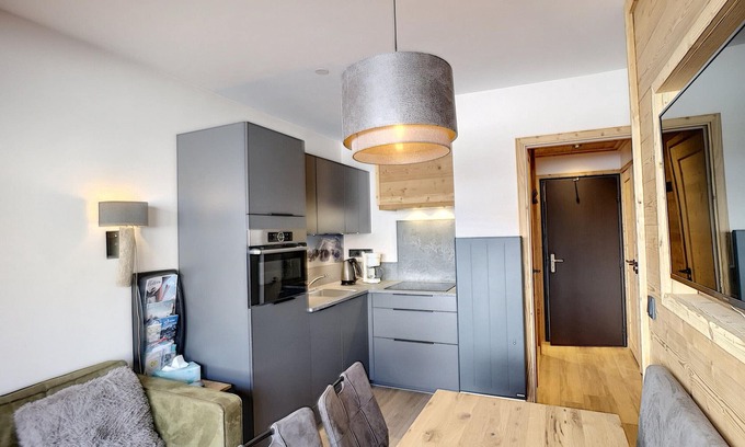 Les Bruyeres Apartment | 2-room renovated, 4 pers, ski-in/ski-out, balcony, WiFi!