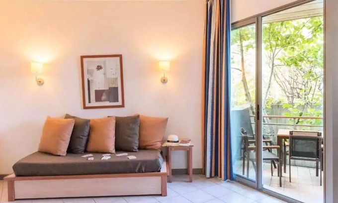 Rouret Apartment | 2 Rooms 4 People