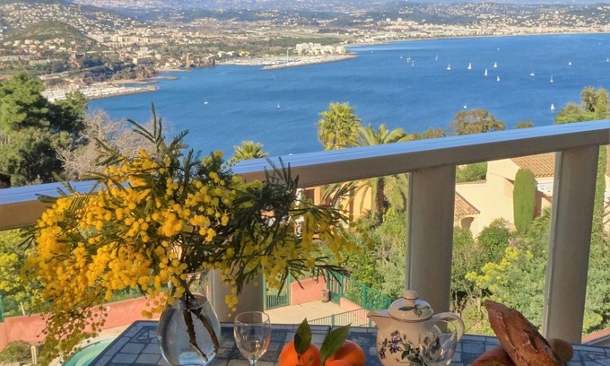 Theoule-sur-Mer Apartment | 2 rooms, exceptional sea view, private parking, swimming pool, WIFI