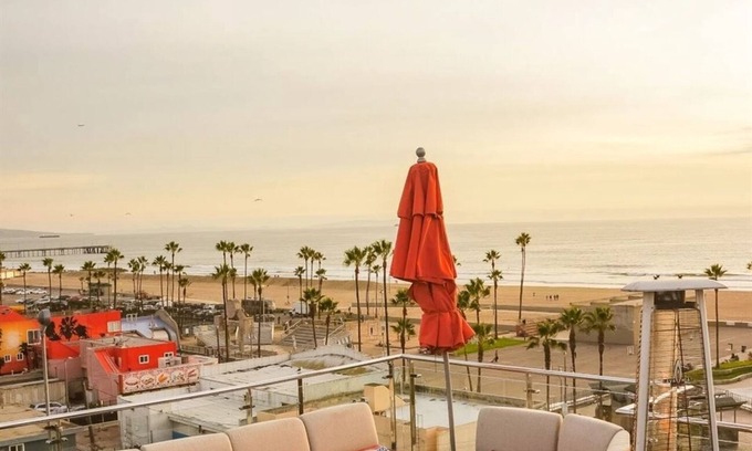 Venice Hotel | 2 Rooms w/Balcony Near Iconic Venice Pier | Rooftop | Free Breakfast