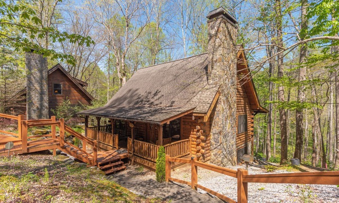 Maggie Valley Cabin | 2 Side-By-Side Cabins/Sleeps 25/Hot Tubs/Fire Pits/Pool Table/Easy access