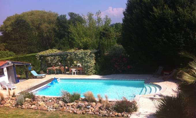 Arbonne Apartment | 2-star apartment in a villa: pool, close to beaches, Biarritz, and golf courses