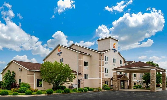 Warren Hotel | 2-Star Hotel ∙ Comfort Inn Warren I-69