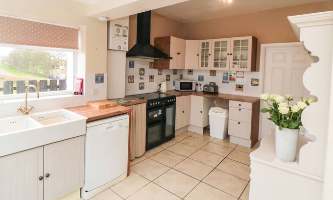 Buckton Cottage | 2 STATION COTTAGES, pet friendly, with open fire in Primrose Valley